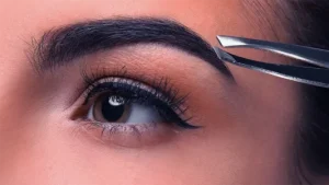 سالن زیبایی آذین خدمات اصلاح ابرو در مشهد فارغ التحصیلان